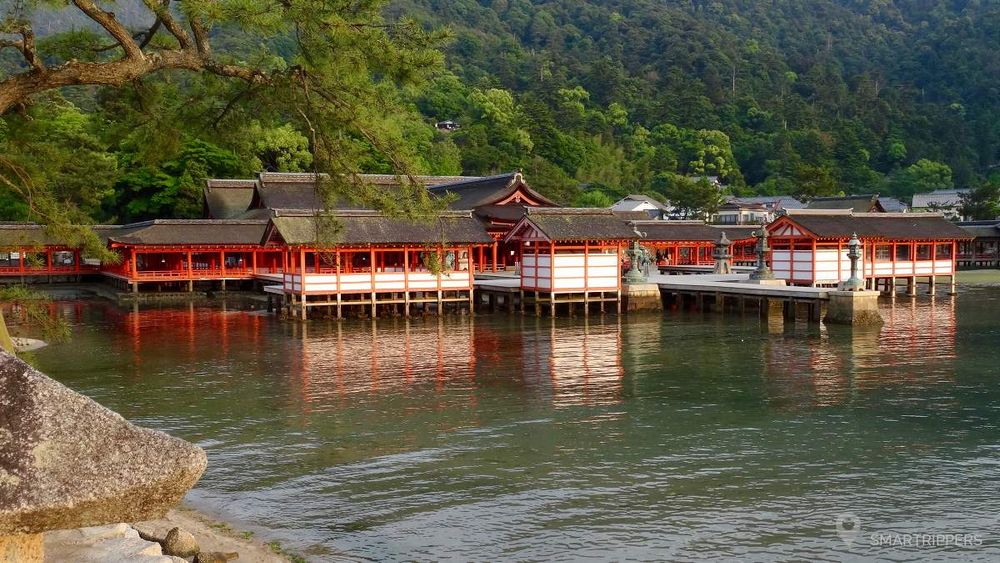 Le sanctuaire baignant dans l'eau
