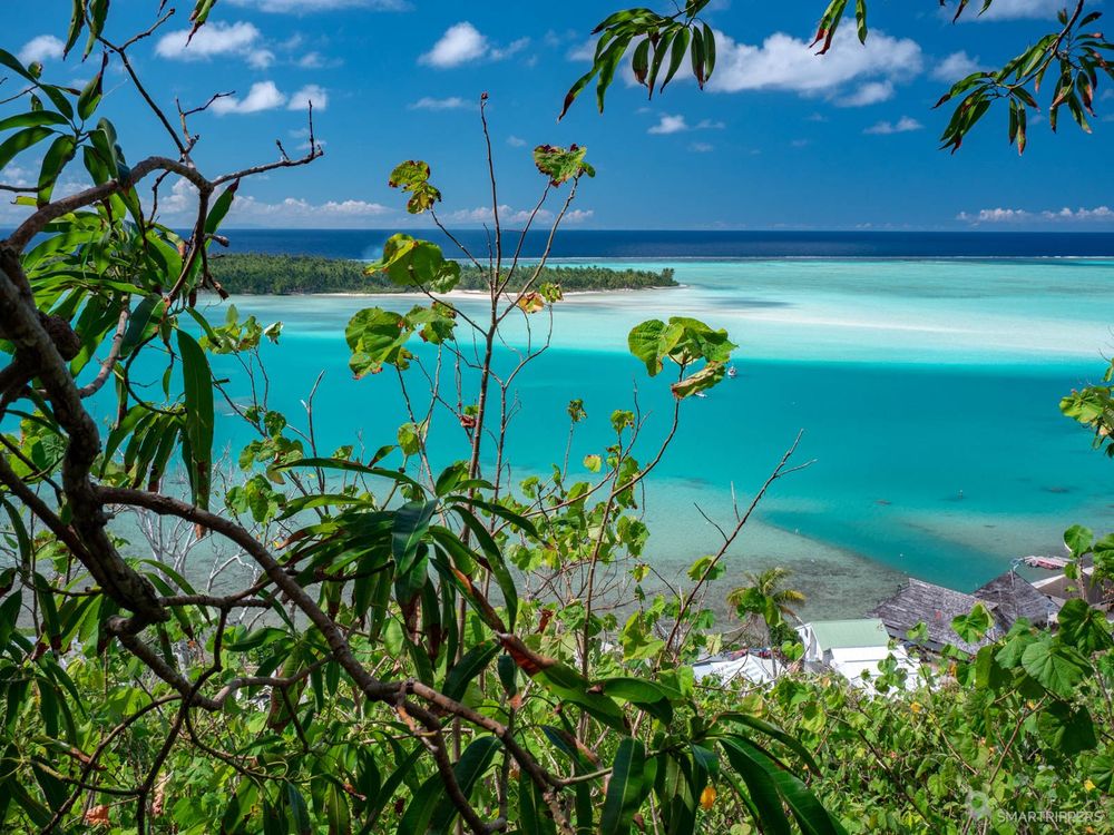 First views of the lagoon at the beginning of the ascent.